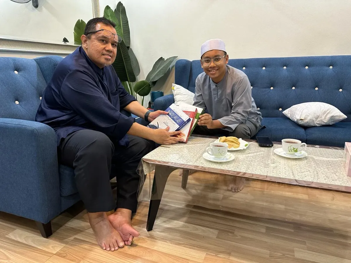 Muhd Alqushairy with Ustaz Zulkiflee at AtTartil Quranic Institute