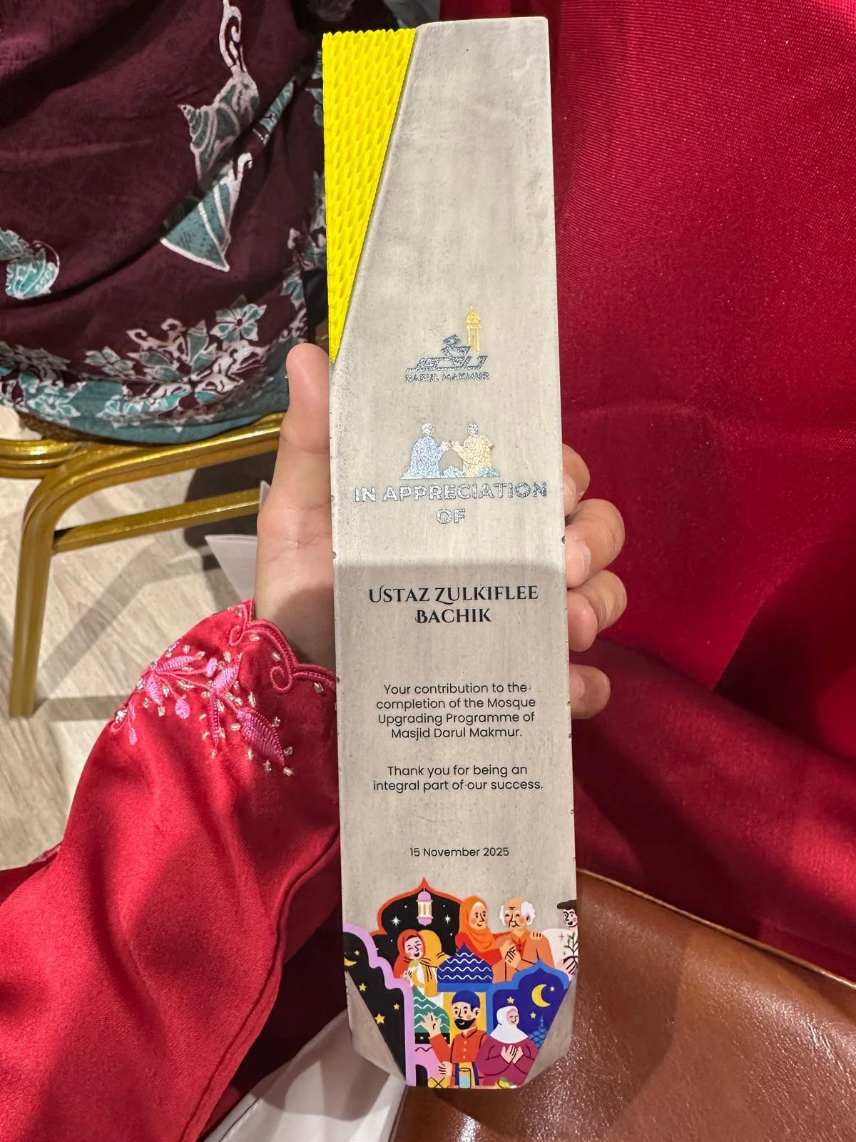 Appreciation award presented to Ustaz Zulkiflee Bachik for his contribution to the Mosque Upgrading Programme