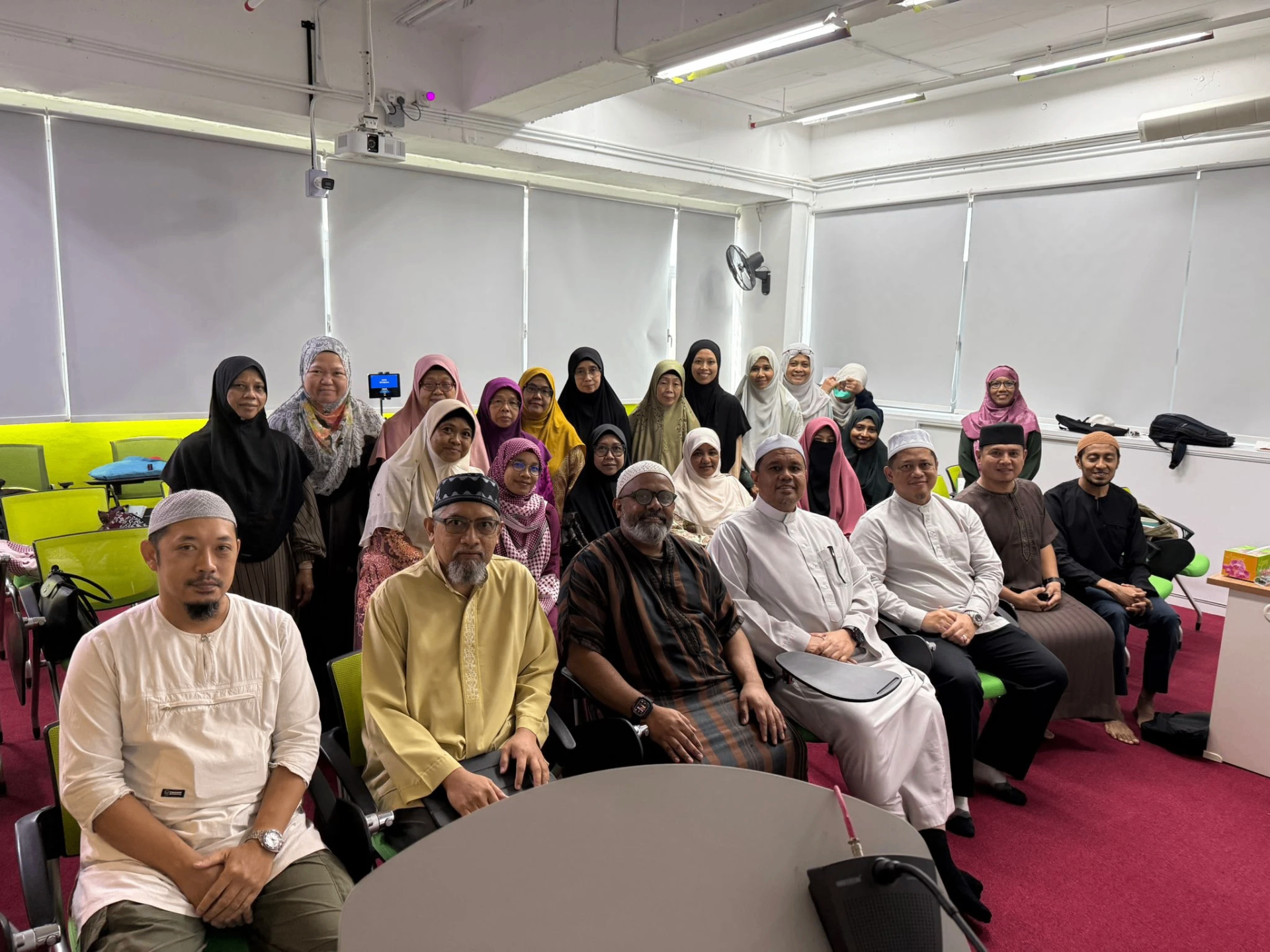 Siti Noorbaya Rahmat with fellow QLME students at AtTartil Quranic Institute