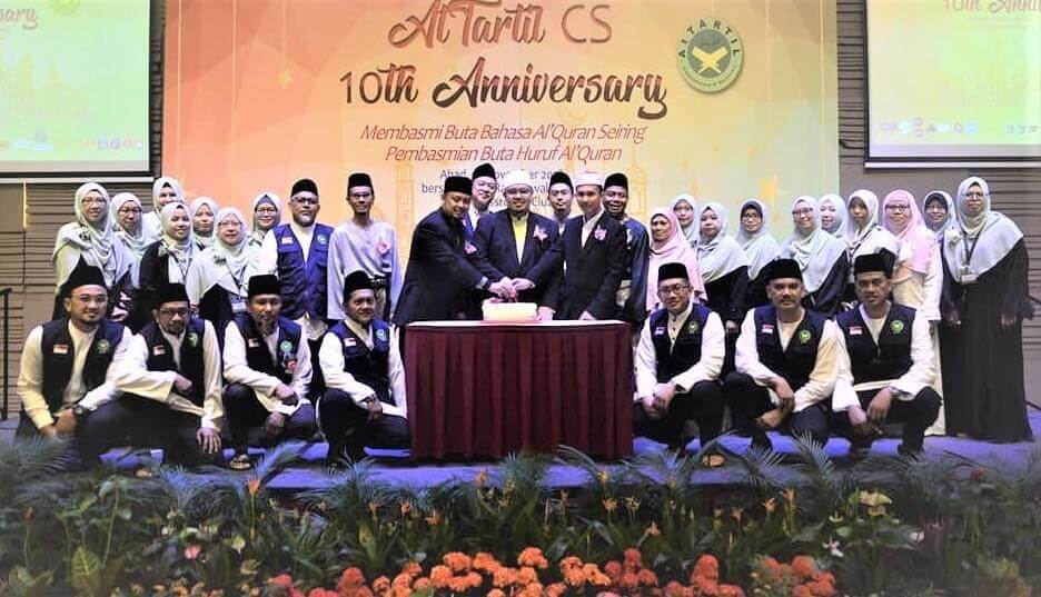 AtTartil CS 10th Anniversary celebration with team and founders